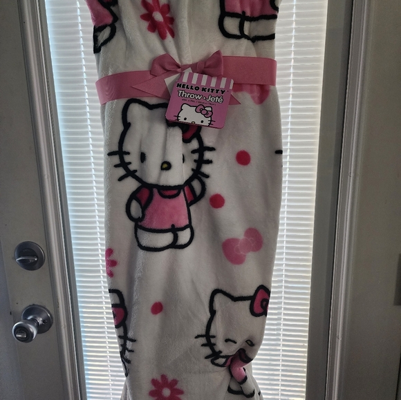 Hello Kitty throw - Picture 4 of 5